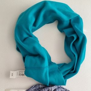 2 infinity scarves.